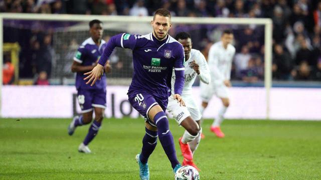 陆续出现在 陆续出现在