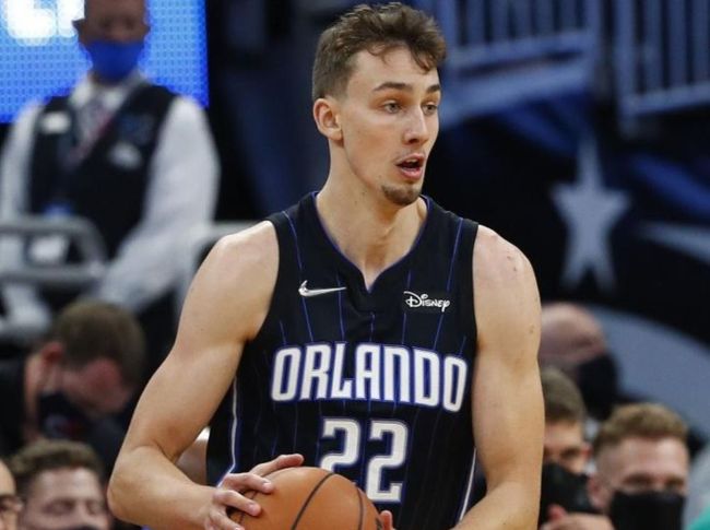 而这场赛事 而这场赛事