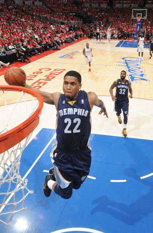 两人在前几 两人在前几